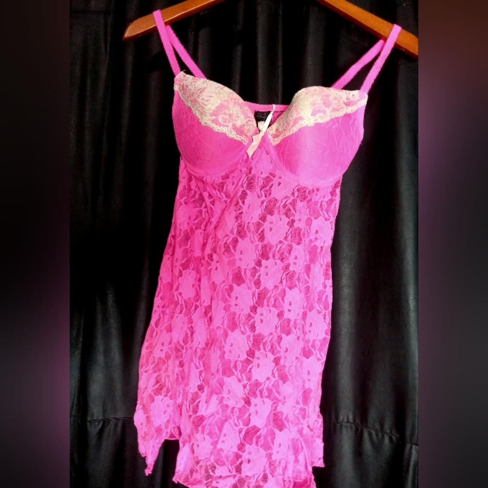 NWOT Smart and sexy hot pink lingerie Sz 34 B